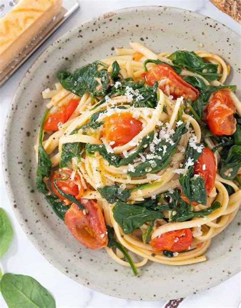 Pasta with Tomatoes and Spinach - The clever meal