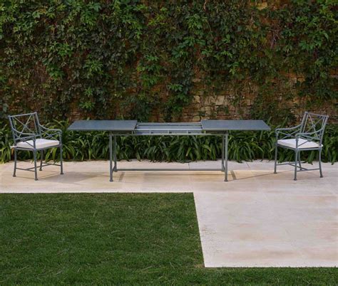 Extendable table 1800