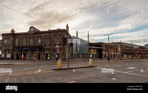 Edinburgh haymarket train station hi-res stock photography and images ...