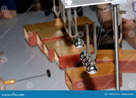 Pulse Pendulum - Physical Experiment Stock Image - Image of push, swing: 113513715