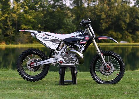 WISECO 80 YEAR ANNIVERSARY YZ250 BUILD: TWO-STROKE TUESDAY - Dirt Bike ...