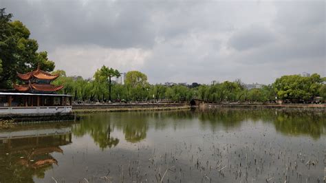 Green Lake Park and Yunnan University : Kunming China | Visions of Travel