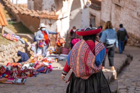 Premium Photo | Rear view of peruvian indigenous woman dressed in traditional colorful clothes