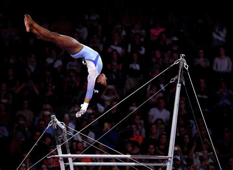 Simone Biles, US dominate worlds qualifier