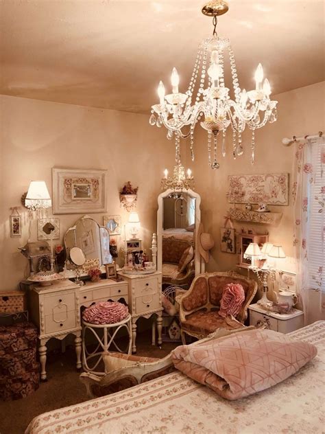 25 Fashionable Shabby Chic Bedroom (All are Stylish!)