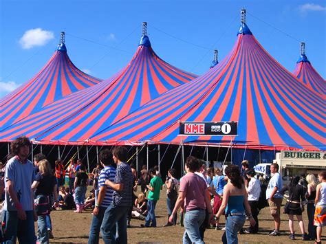 File:Reading festival radio 1 tent 2005.jpg - Wikimedia Commons