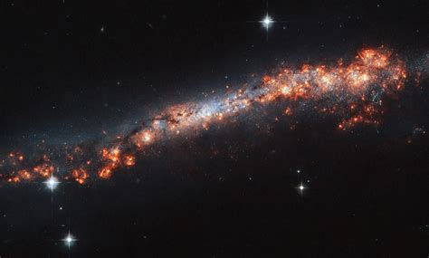 Image: Hubble traces a galaxy's outer reaches