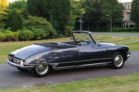 This 1964 Citroën DS 19 Décapotable Is Dripping In Classic Cool - Airows