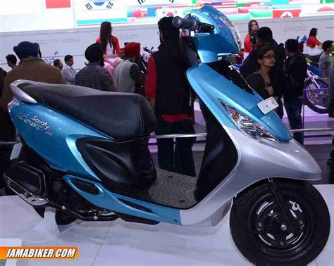 TVS Scooty Zest 110 specifications, price, mileage and colour options ...