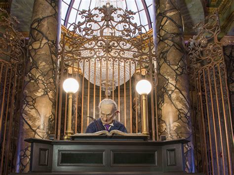 Your Guide to the Details Fans Will Appreciate About Gringotts Bank in ...