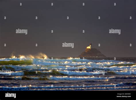 Tillamook rock lighthouse waves hi-res stock photography and images - Alamy