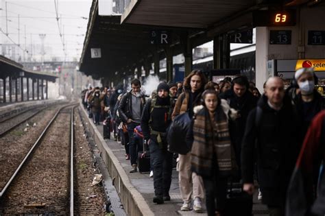 French rail strike causes widespread weekend train cancelations - UPI.com