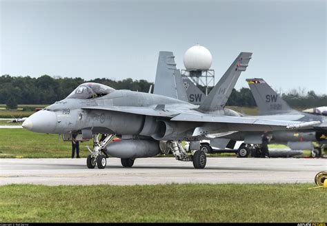 188769 - Canada - Air Force McDonnell Douglas CF-188A Hornet at London ...