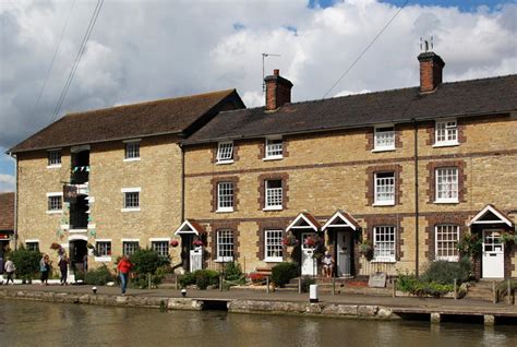 The Canal Museum and Canalside cottages, Stoke Bruerne - Beautiful ...