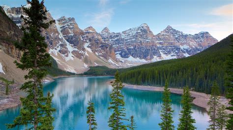 Visit Lake Louise: 2022 Travel Guide for Lake Louise, Alberta | Expedia