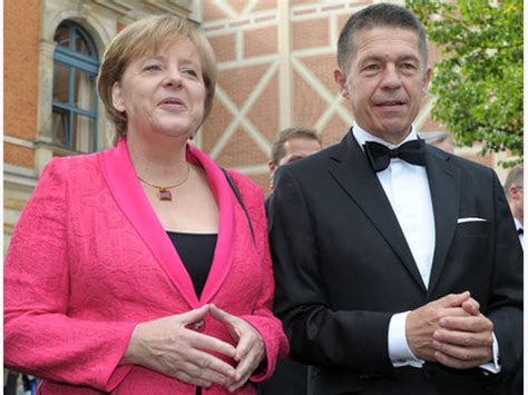 Angela Merkel 2024: Husband, net worth, tattoos, smoking & body measurements - Taddlr