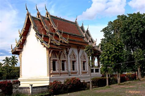 Lamphun Temple. | IMG_350D_20080518_0735REC A tiny country t… | Flickr