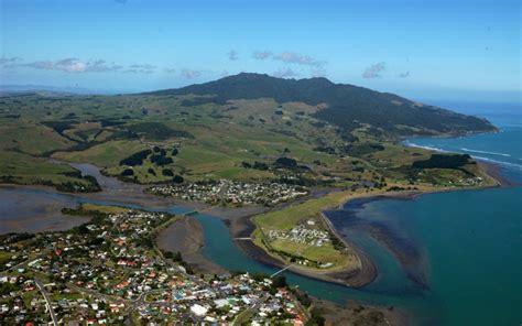 Cool things to do in Raglan, New Zealand | Tiny House Escapes Raglan