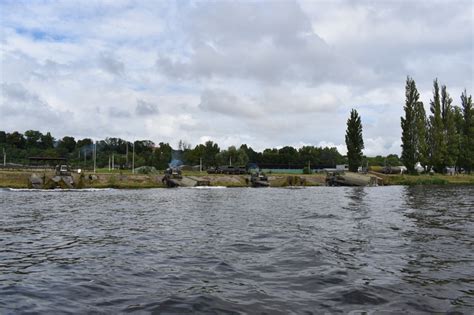 Engineers transported tanks across the Labe river | CZDEFENCE - czech ...