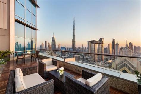 Hotels near Burj Khalifa to enjoy Dubai’s New Year fireworks | Esquire ...