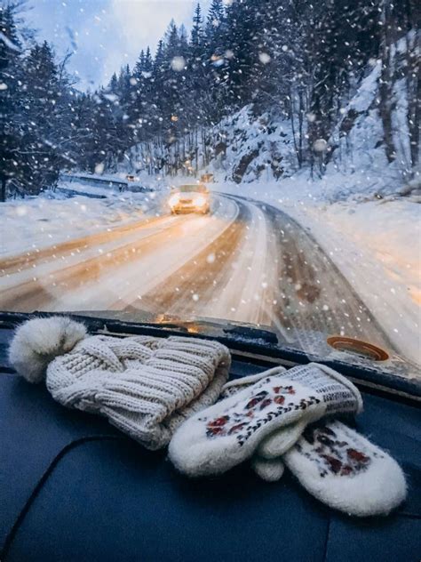 Top 13 Winter Road Trip Essentials To Keep Your Holiday Travels Safe