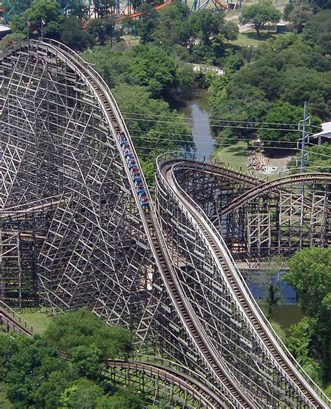 File:Wooden roller coaster txgi.jpg - Wikipedia