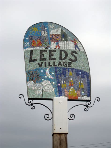 Village sign © Oast House Archive cc-by-sa/2.0 :: Geograph Britain and Ireland