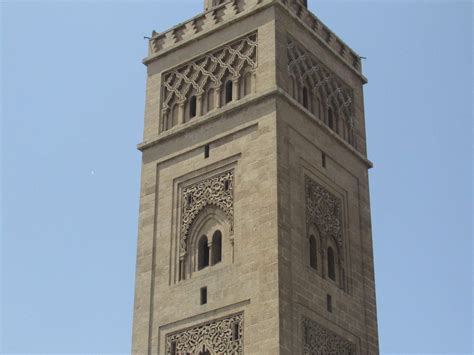 Mosquée Mohammadi | View of the minaret from the courtyard | Archnet