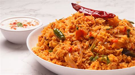 Quick & Easy Tomato Rice Recipe for Lunch & Tiffin Box