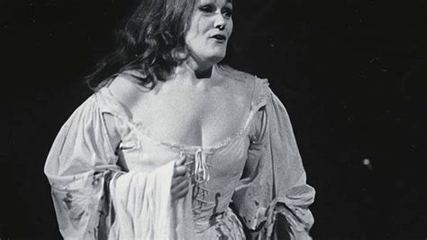 Donizetti - Lucia di Lammermoor - Mad Scene - Joan Sutherland (Chicago, 1975) - YouTube