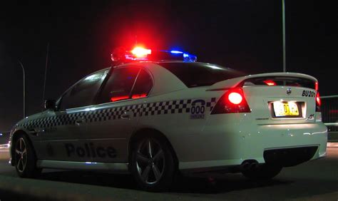 File:NSW Police car 2006 NYE.jpg - Wikimedia Commons