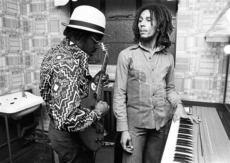 Photos of Musicians Backstage in the '70s | The wailers, Bob marley, Nesta marley