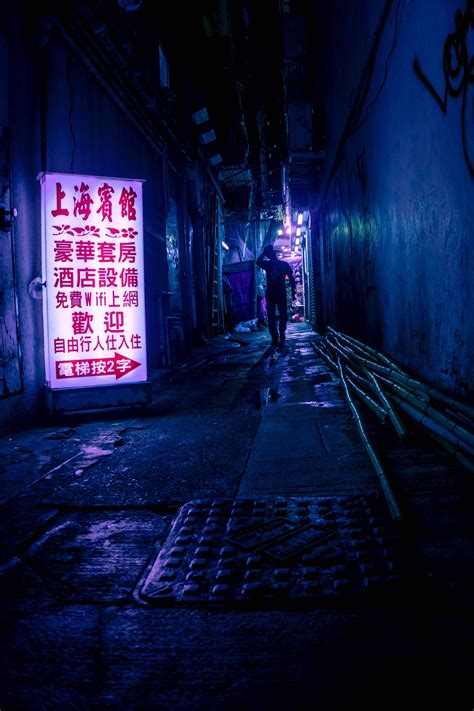 ITAP of an alleyway in Hong Kong at night! #cyberpunk Cyberpunk Aesthetic, City Aesthetic ...