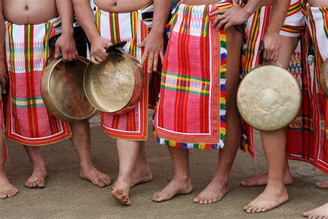 Filipino Folk Dance Steps | LoveToKnow