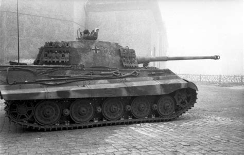 [Photo] German Tiger II heavy tank in Budapest, Hungary, Oct 1944 ...