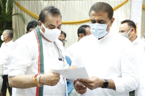 NCP workers submit memo to Praful Patel - The Live Nagpur