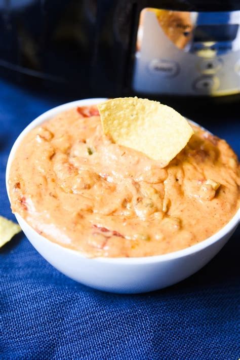 Easy Crock Pot Queso Dip Recipe