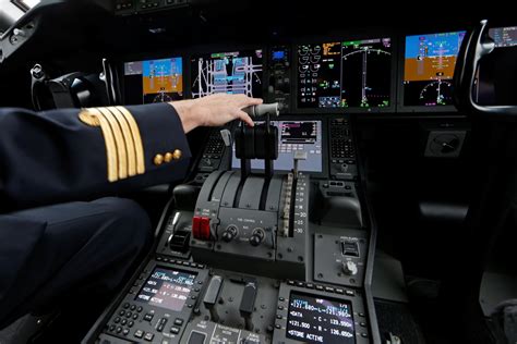 Boeing Dreamliner computer glitch: Plane must be rebooted regularly or ...