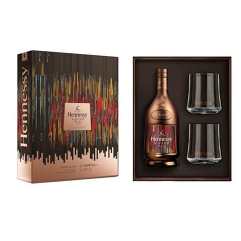 This Limited Edition Hennessy Cognac gift set includes one bottle of ...