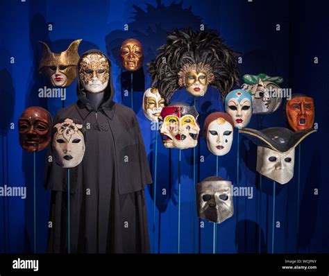 Eyes wide shut mask hi-res stock photography and images - Alamy