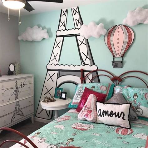 12 Paris-Themed Bedroom Ideas Moms and Daughters Will Love | Displate Blog