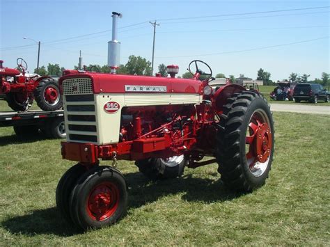 Farmall 560 Diesel | Farmall, International tractors, Tractors