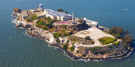 Descubren misteriosas estructuras militares debajo de la Prisión de Alcatraz