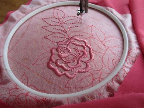We shows you, who want to learn how to embroider a simple sewing machine. You can embroider any ...