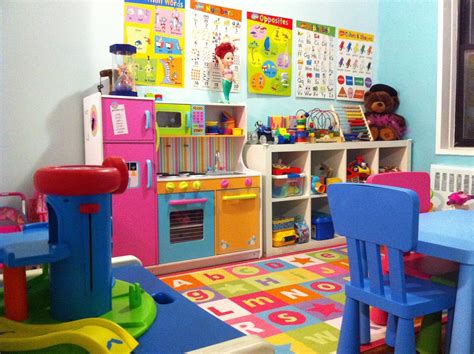 home daycare setup in living room - Google Search | Daycare decor, Daycare design, Home daycare ...