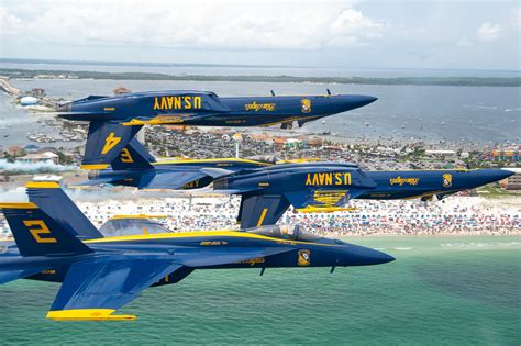 Must See Amazing Photos: Fly With The Blue Angels Over Pensacola Beach ...