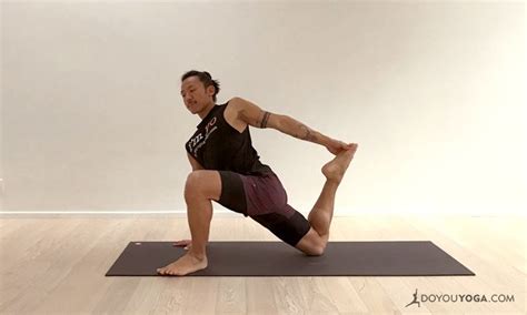 5 Yoga Poses to Strengthen and Stretch the Psoas - DoYou