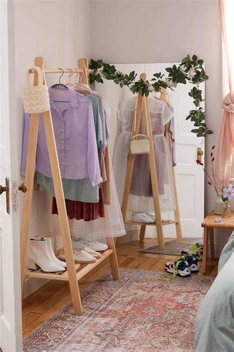 Wooden Clothing Rack | Ide kamar tidur, Ide dekorasi kamar, Ide dekorasi kamar tidur