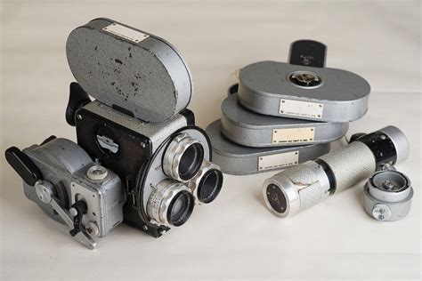 VINTAGE CAMERA / 16mm Movie Camera Pentaflex 16 c. 1960