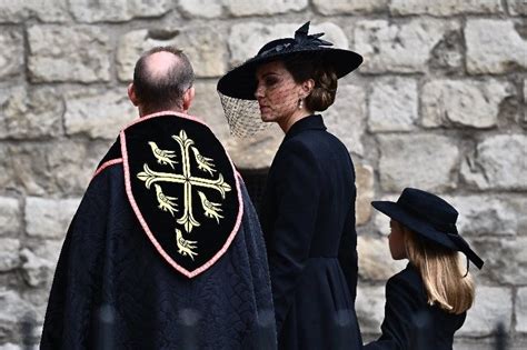 In Photos: Princess Charlotte wears hat for first time at Queen's ...